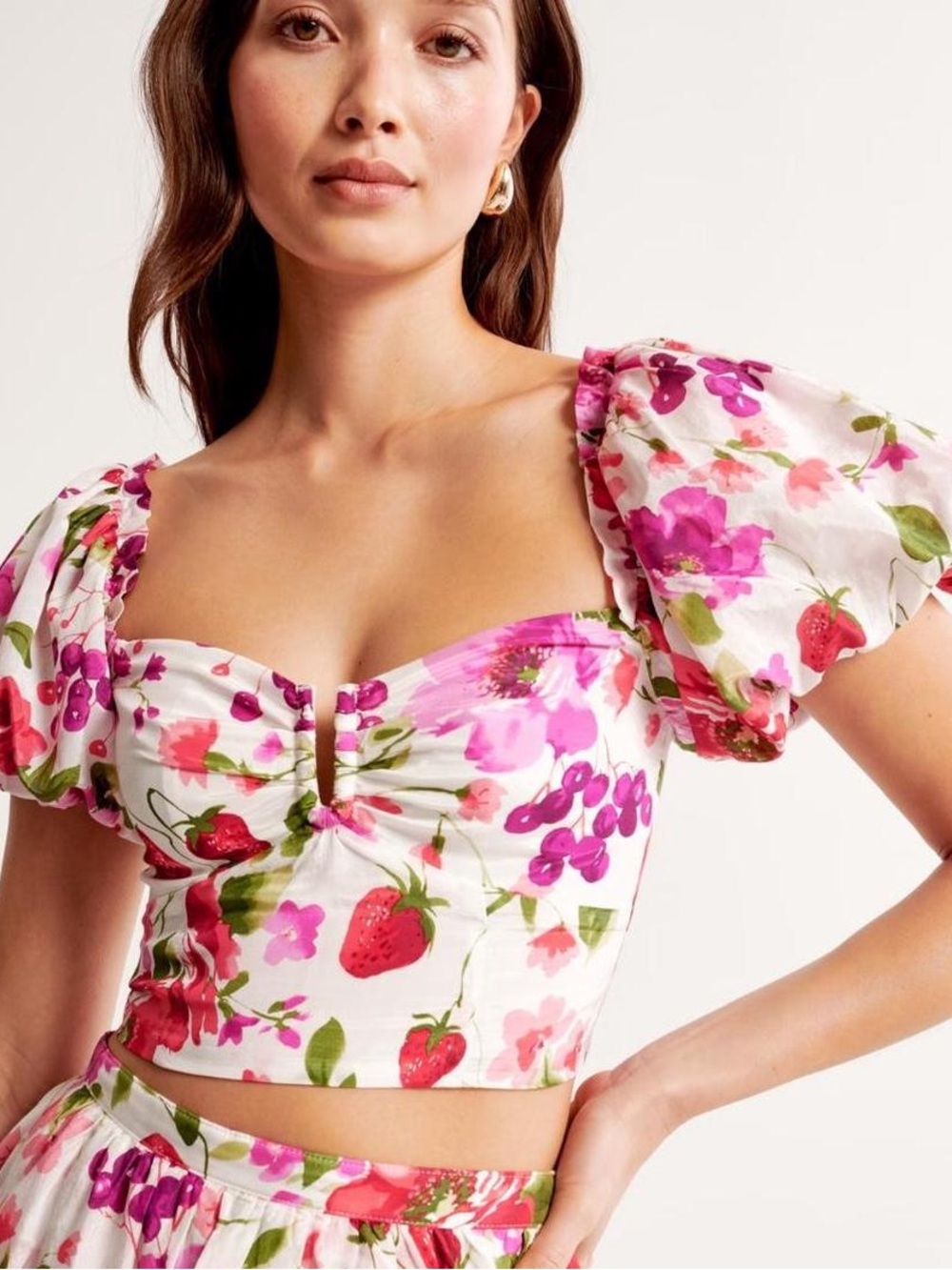 Abercrombie & Fitch NWT Drama Puff Sleeve Sweetheart Neck Floral Fruit Crop Top